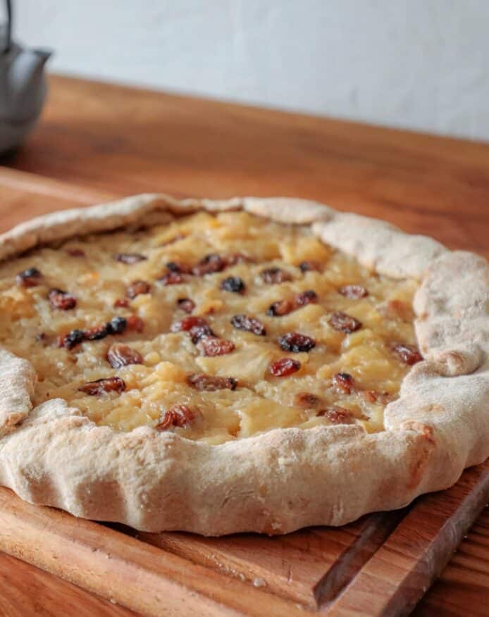 Tarte de Noël pommes épices raisins secs et saindoux