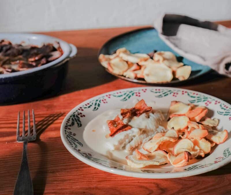 Lieu noir de Noël crème infusée à la ventrèche de porc noir de Bigorre panais rôti