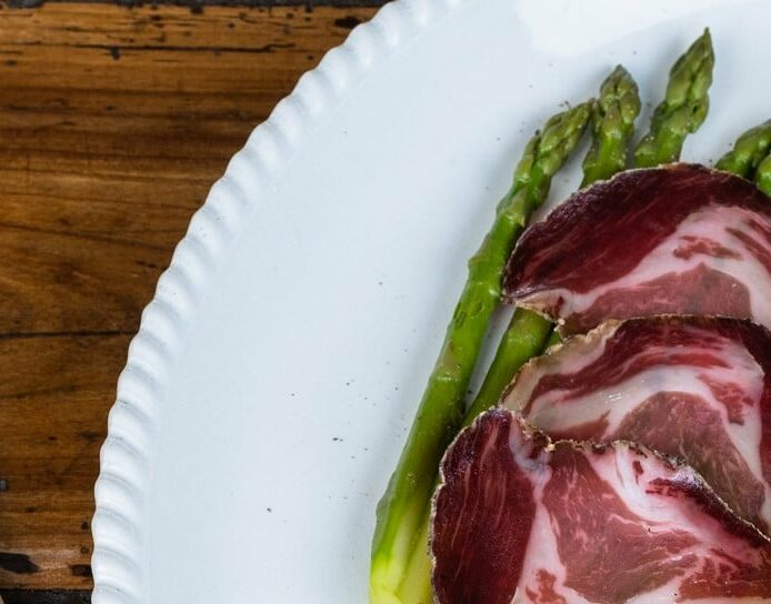 Recette Herbae Porc noir de Bigorre - Asperges et coppa porc noir de Bigorre