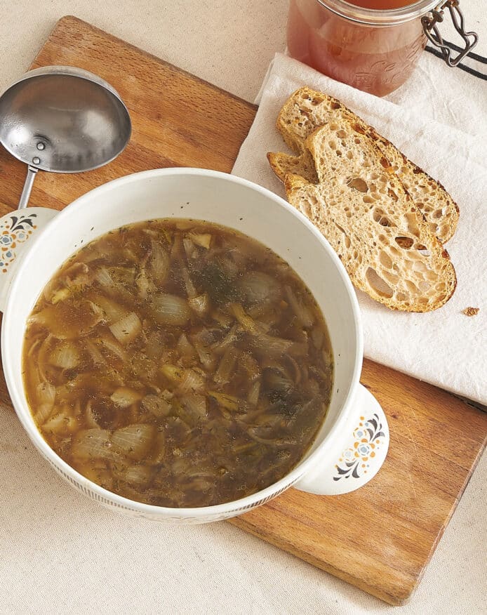 Recette soupe à l'oignon bouillon de porc noir de Bigorre AOP Herbae