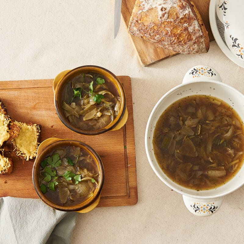 Recette bols soupe à l'oignon bouillon de porc noir de Bigorre AOP Herbae